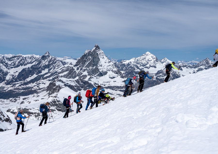 Gli ideatori di Alpinisti InSuperAbili' con i bambini di Valtournenche