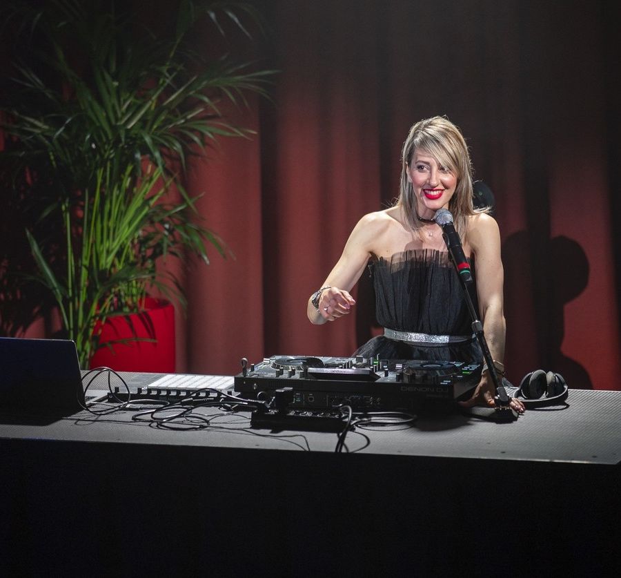 Al Casino sei appuntamenti in Brasserie Discothèque con OneGrooveGirl DJ Set &amp; Vocal - DJ Set Anna Fondi