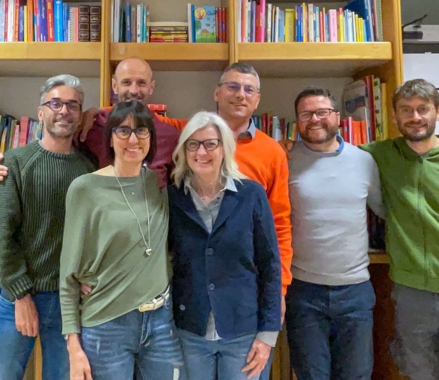 In alto da sn a dx Rassel Tresca consigliere, Italo Théodule tesoriere, Francesco Bonvicini vicepresidente, Jean Paul Tournoud presidente. In basso da sn a dx: Marcella Mantova segretaria e Alessandra Benzo consigliera