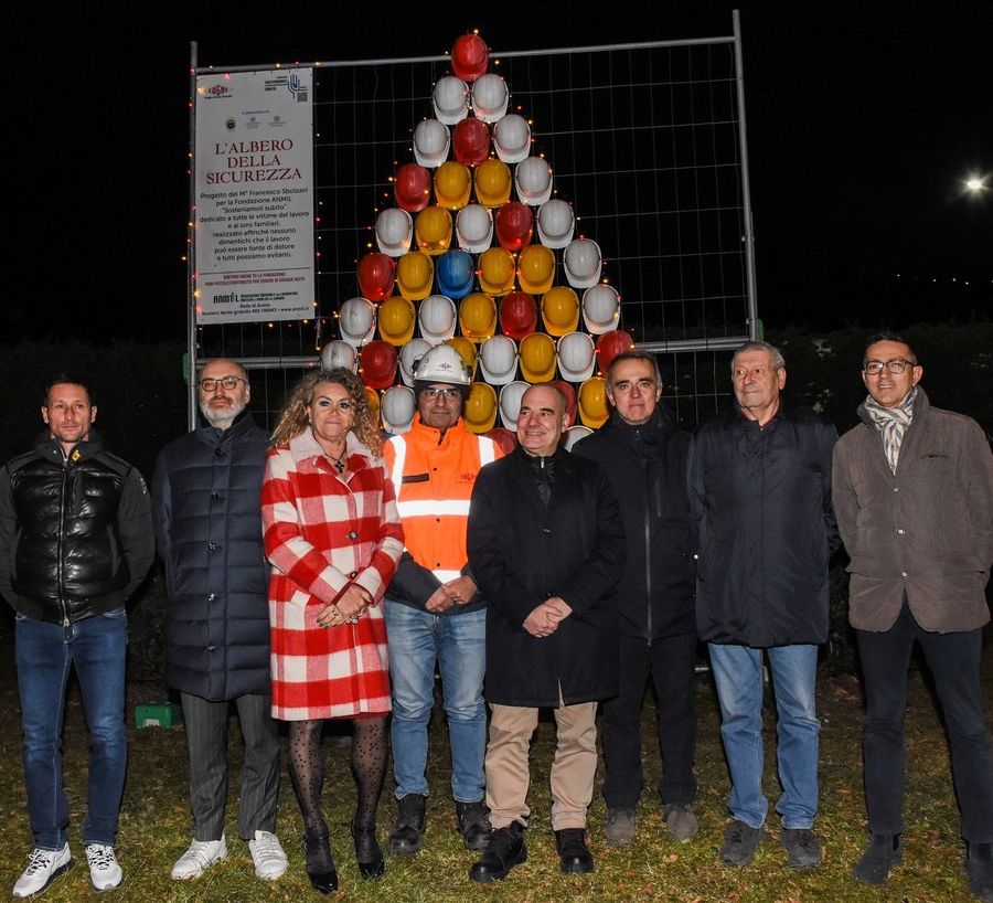 Allestito l’Albero della Sicurezza davanti alla Cogne Acciai Speciali
