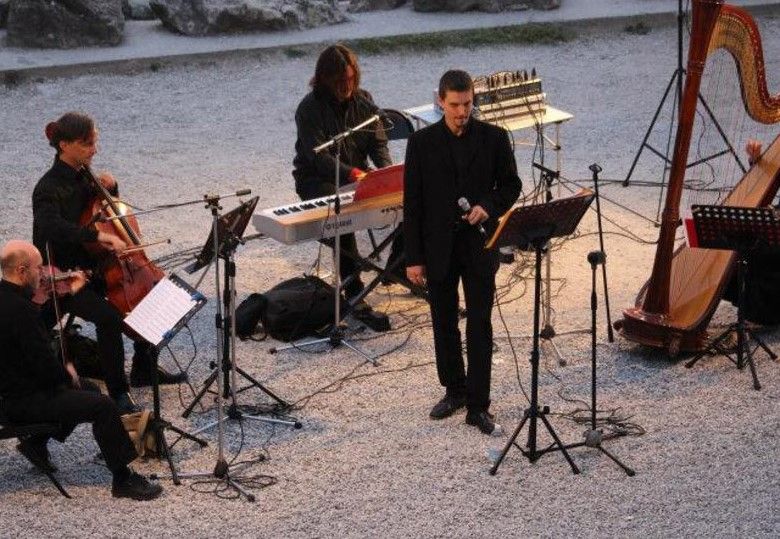 Alla Cogne Acciai Speciali 'Caronte' trasporta in classica i Pink Floyd