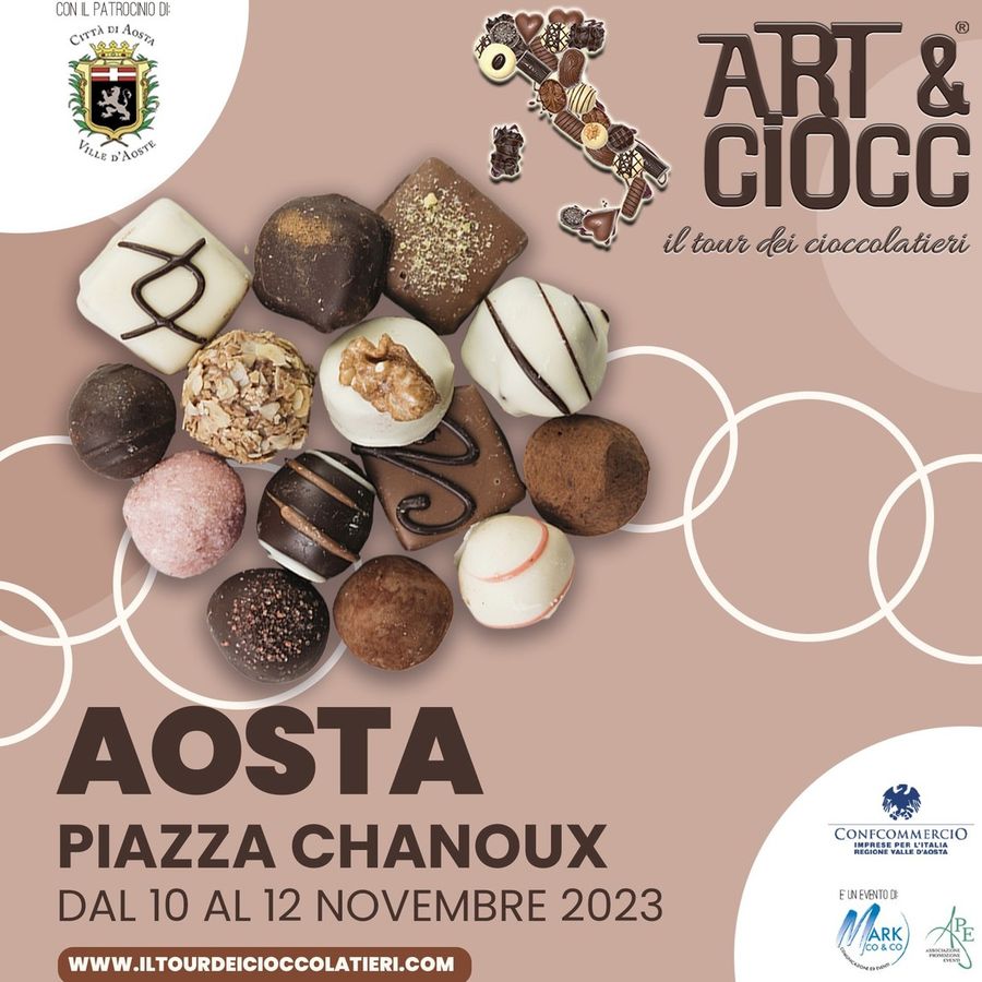 In piazza Chanoux ad Aosta tornano i dolci stand di Art&amp;Ciocc