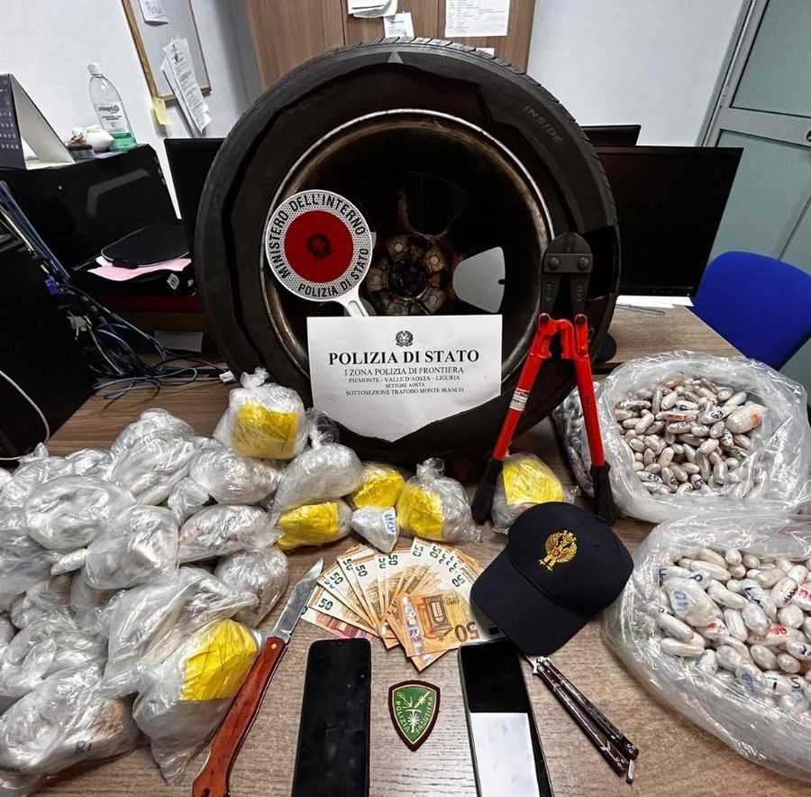 Trasportavano 17 chili di droga; arrestati al tunnel del Bianco poco prima della chiusura