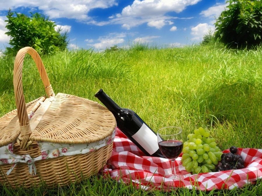 Pasquetta 'festa d'incontro'; dal significato religioso a quello civile