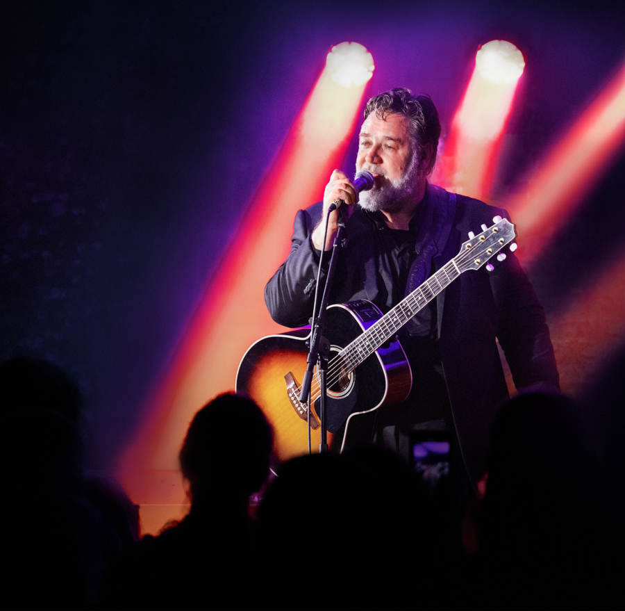Parte da Breuil Cervinia il tour italiano del 'Gladiatore' Russell Crowe