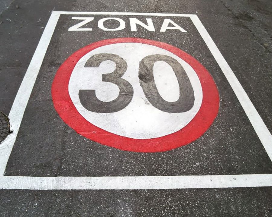 'In Valle troppe auto a forte velocità, ridurre da 50 a 30km/h nei centri abitati'