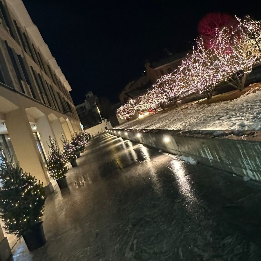 Aosta, Confcommercio VdA e BCCV illuminano il Natale in piazza Arco d'Augusto