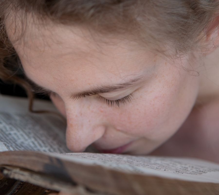 Il profumo della carta dei libri in risposta all'Intelligenza Artificiale