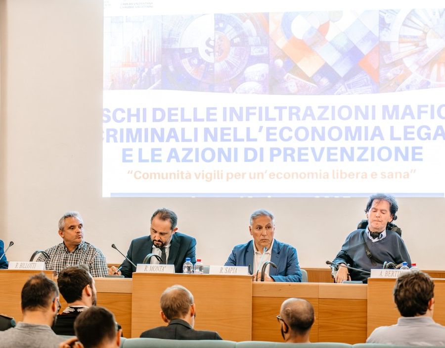 La lezione antimafia ad Aosta: 'Prevenire per non cedere al ricatto'