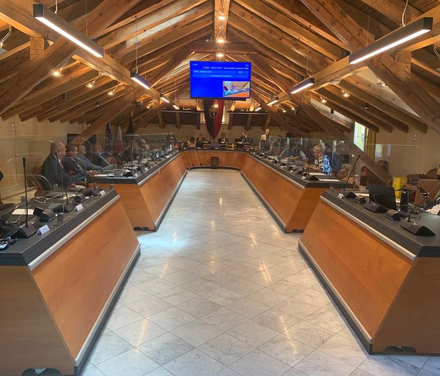 Le donne mancano in Giunta regionale ma a dividersi sul tema è il PCP in Consiglio ad Aosta