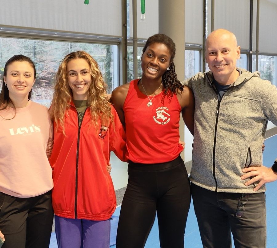 Martina Mladenic, Eleonora Foudraz e Charlotte Siani insieme a coach Ottoz