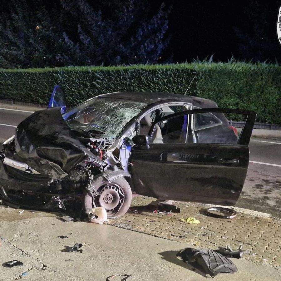 Violento scontro tra due auto sulla statale 26 a Nus