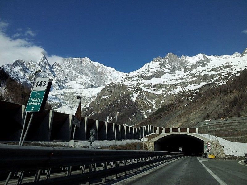Causa lavori chiude per tre notti l'autostrada A5 tra Aosta e Morgex