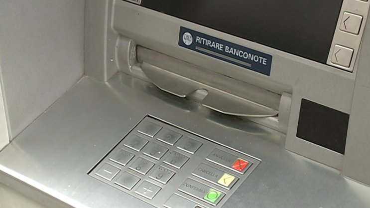 Bancomat assaltato con l'esplosivo a Chambave