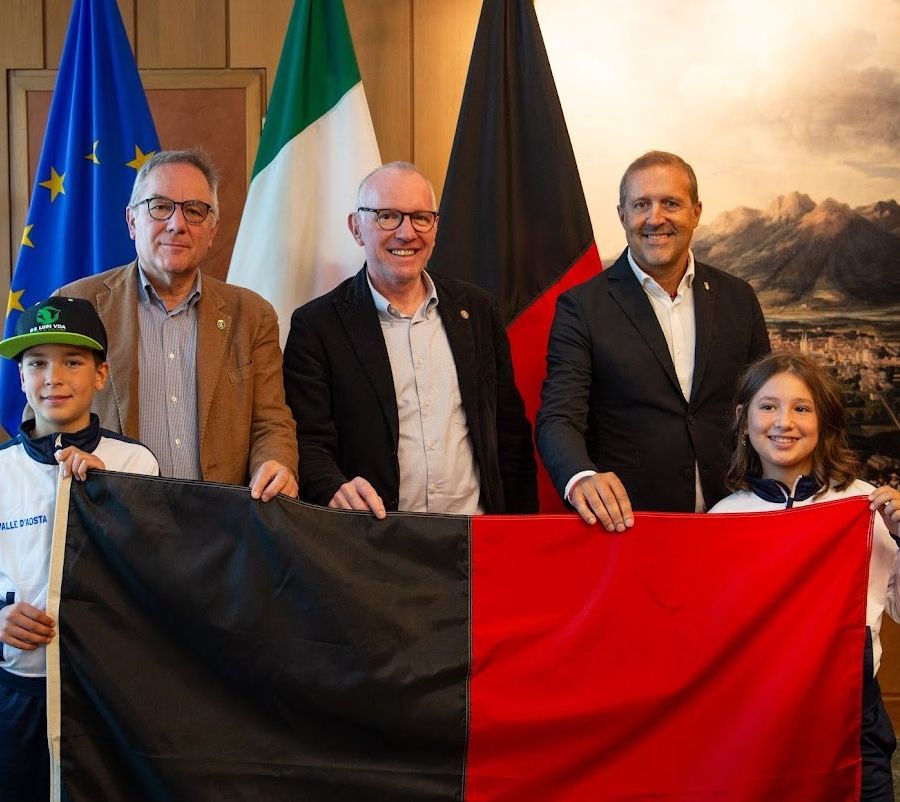 Consegnata la bandiera della Valle d’Aosta per la finale nazionale del Trofeo CONI