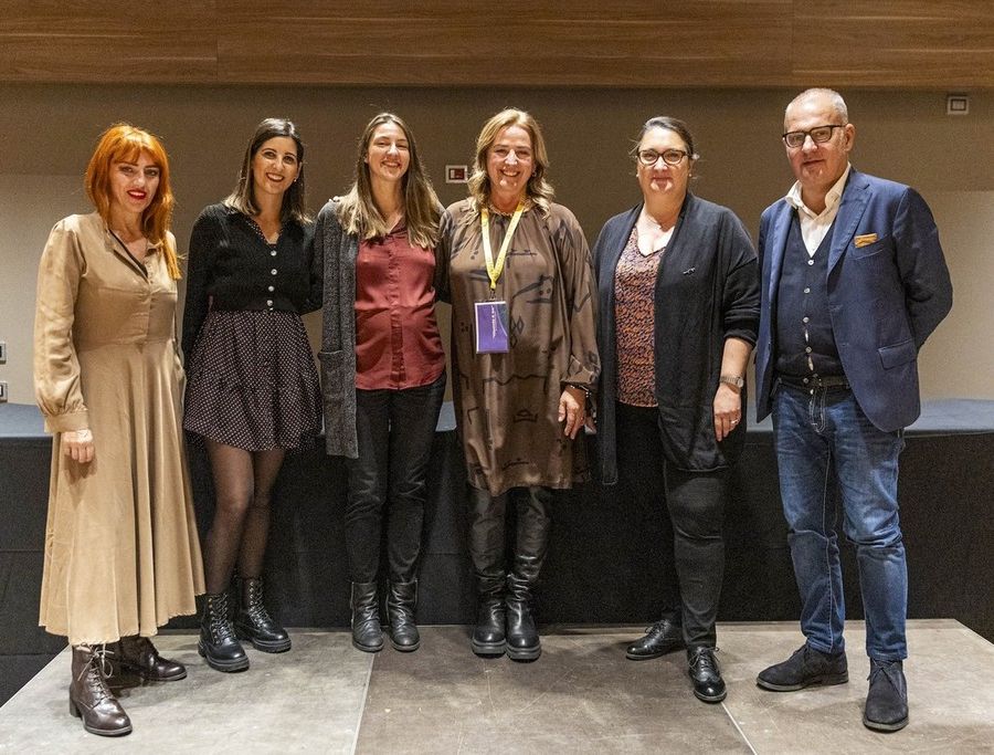 Da sn, Gabriella Greison, Silvia Lai, Sara Trova, Roberta Balbis, Laura Pia Lodi, Fabio Bolzoni (foto Moreno Vignolini)