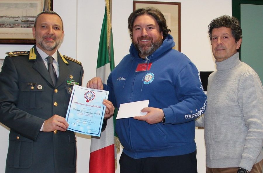 Da sn il Comandante Bia, il vicepresidente Nicolotti e il componente del direttivo di Missione Sorriso Piercarlo Lunardi
