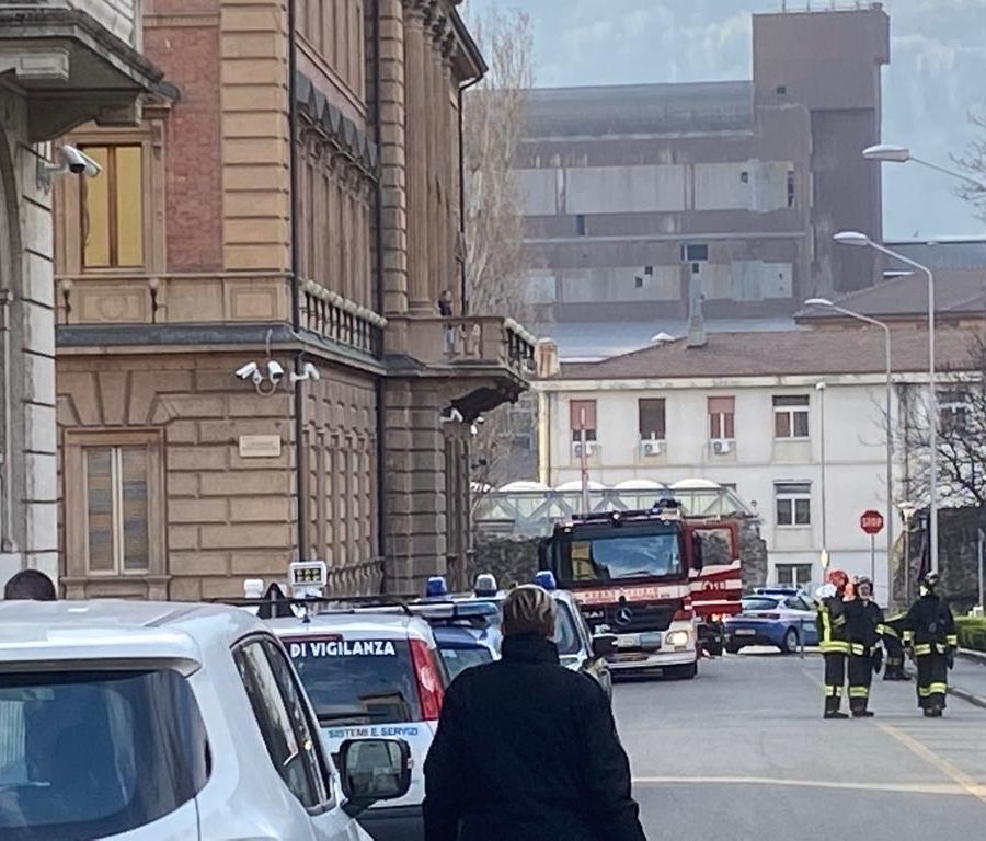 Aosta, allarme bomba in via Ollietti ma era uno zaino pieno di vestiti