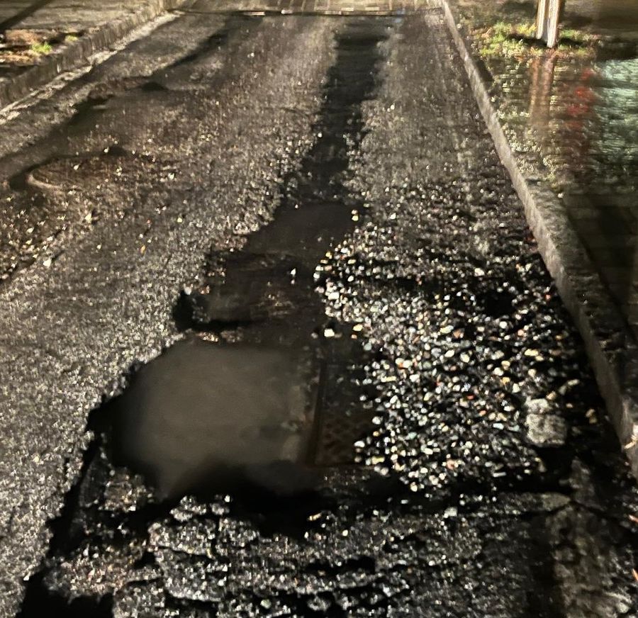 Aosta; cede tombino con perdita d'acqua, chiude al traffico via Chaligne