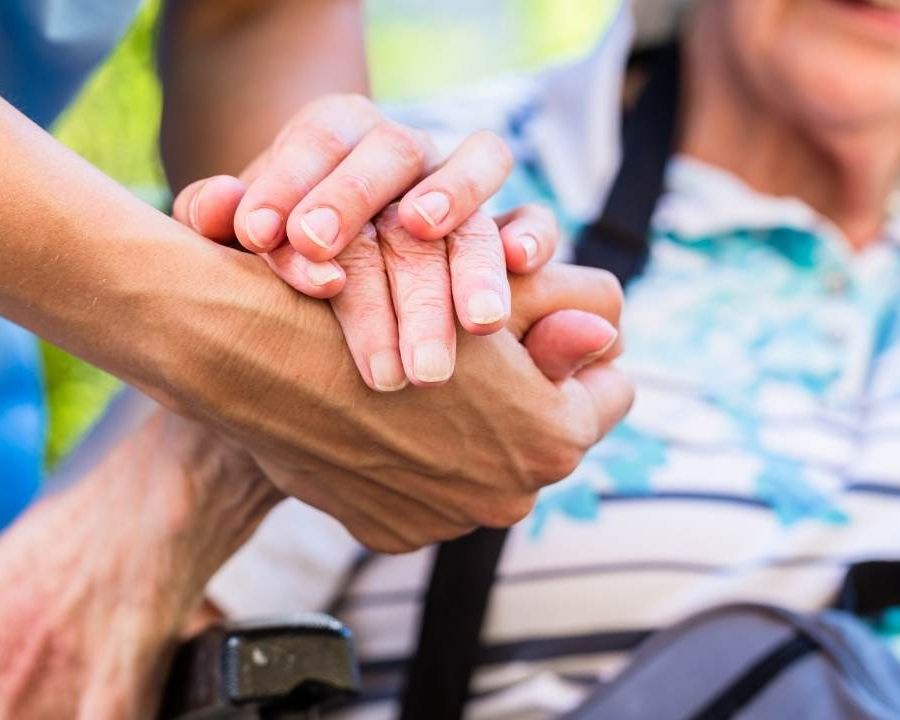Da PCP proposta di legge sui caregiver familiari