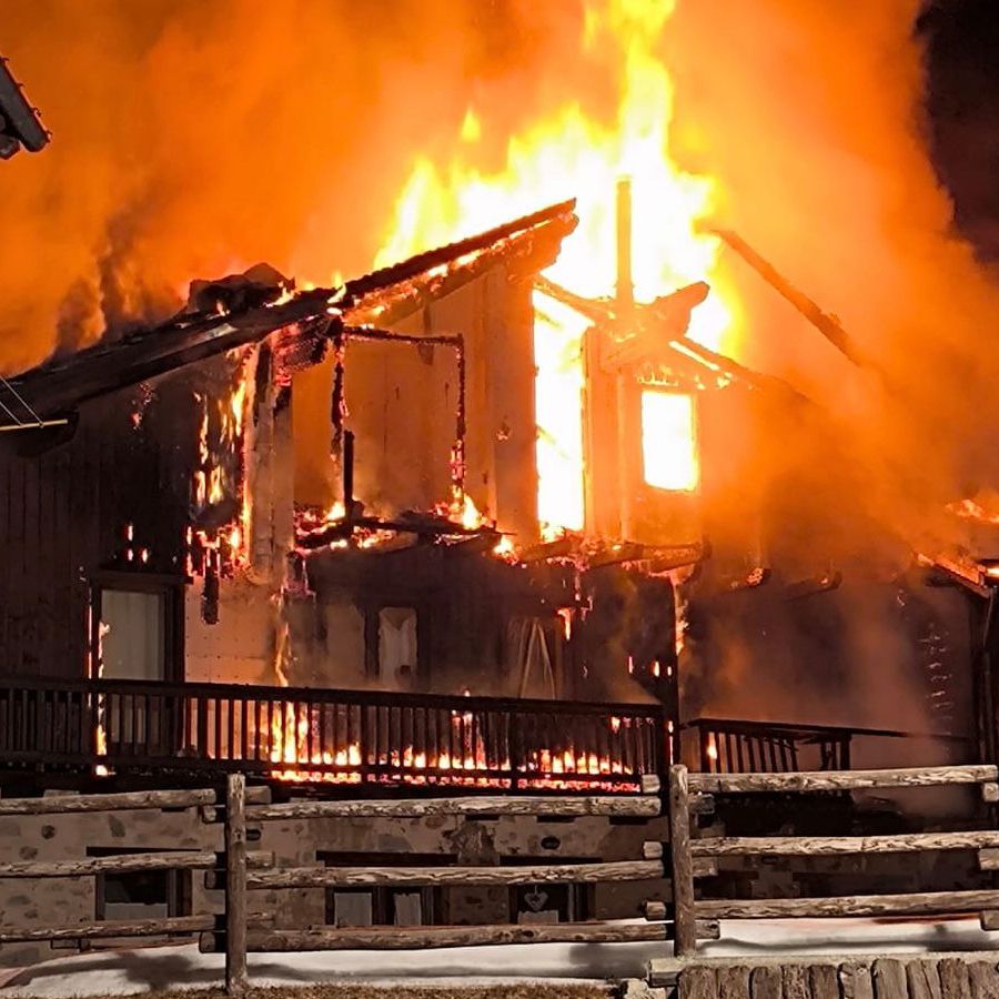 Ayas, casa distrutta dalle fiamme nella notte