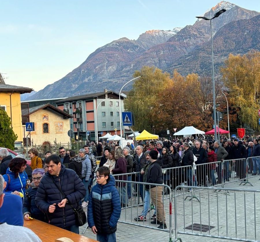 Aosta, folla e 13 quintali di castagne alla Festa Patronale di Saint-Martin de Corléans