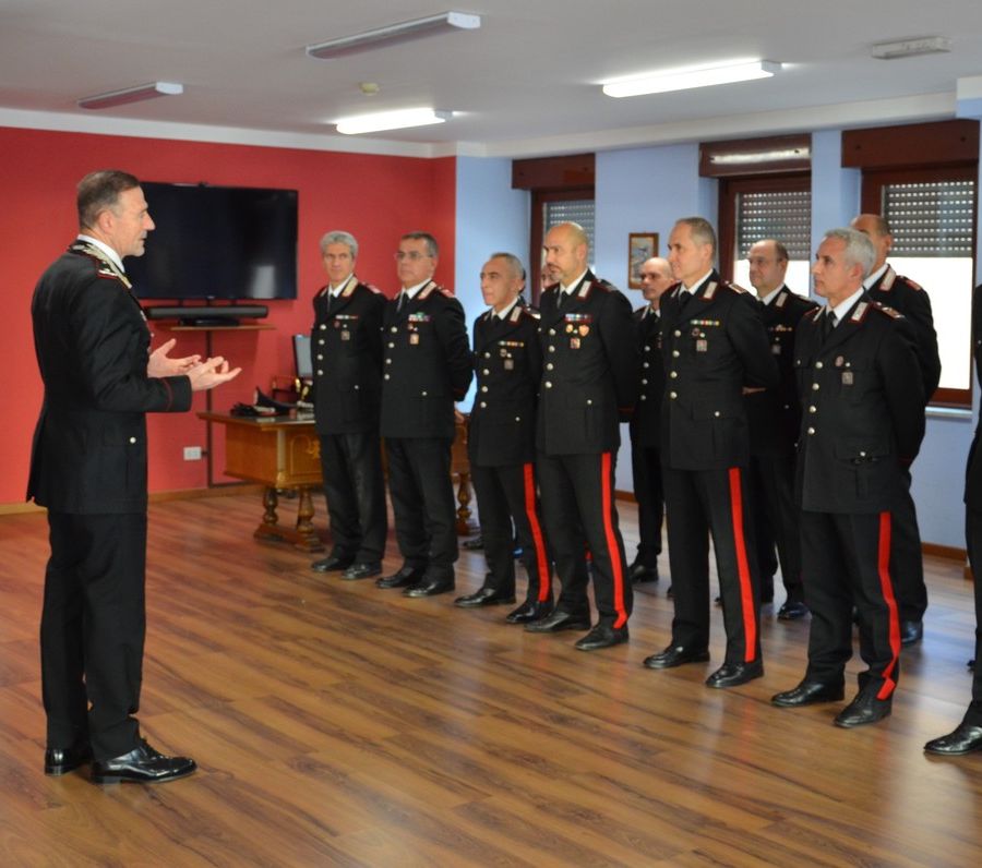 Un momento dell'incontro del Generale Andrea Paterna con i carabinieri del Comando di Aosta