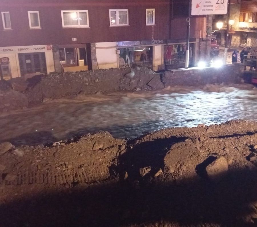Dopo-alluvione; si lavora anche di notte senza tregua; il capo della PC Fabrizio Curcio è in Valle
