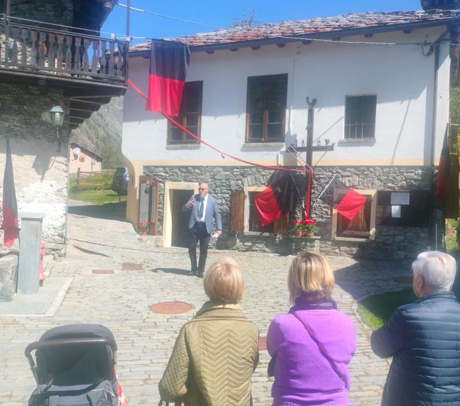 Un momento della commemorazione oggi a Rovenaud