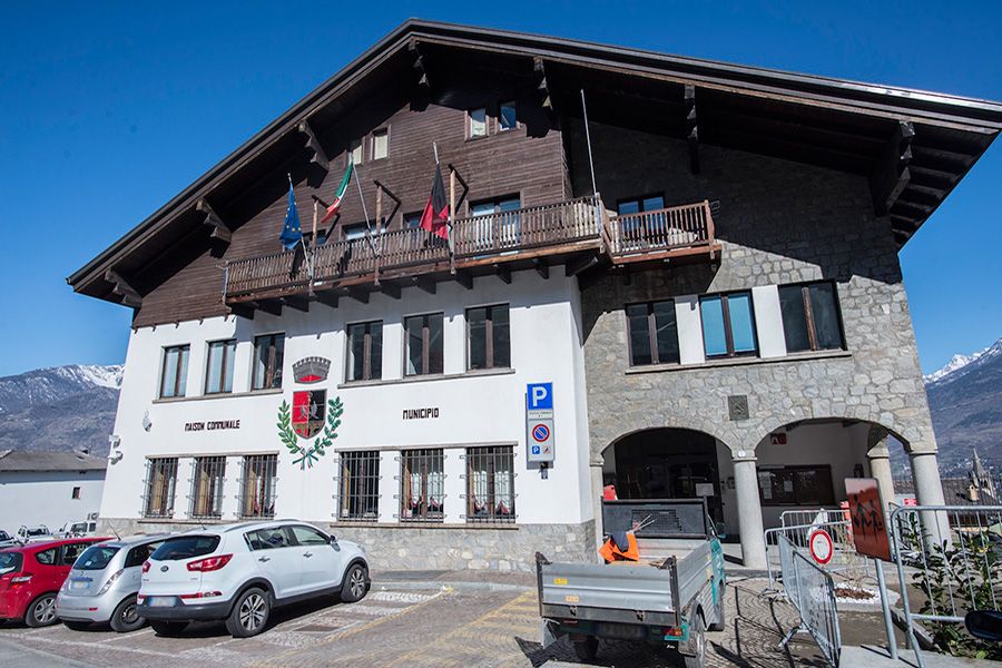 Charvensod celebra i 60 anni del Gruppo Alpini e inaugura il Memoriale dei Caduti