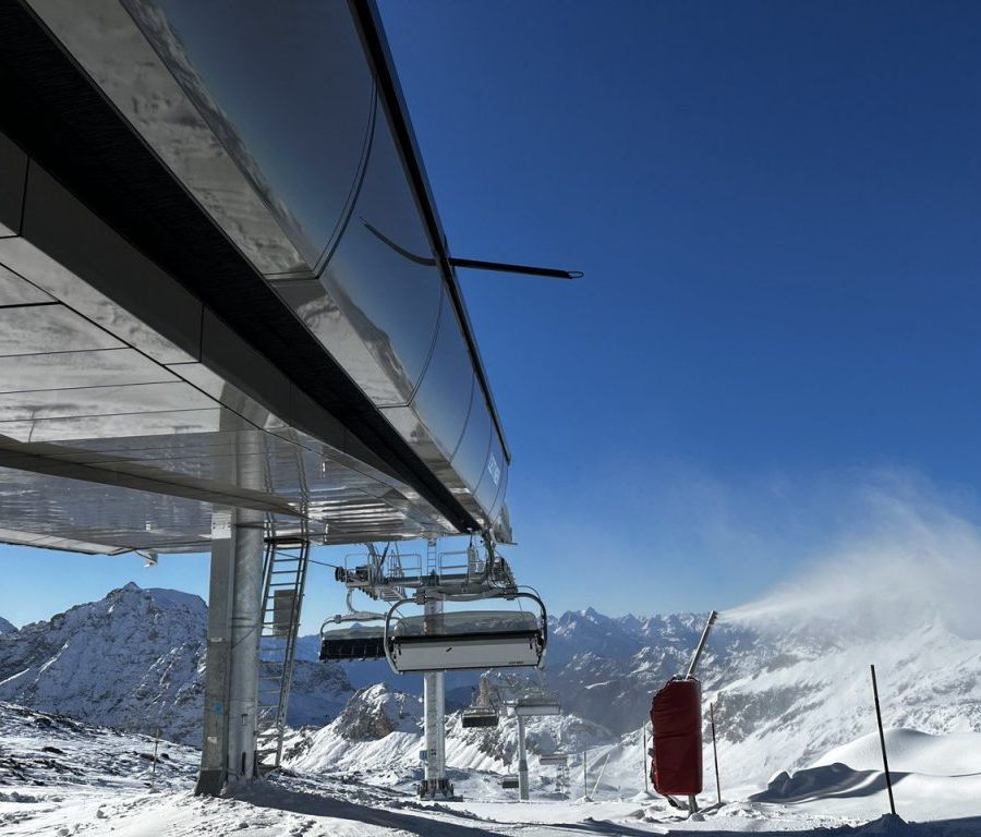 Con il flessibile tentano di tranciare un cavo della seggiovia Cielo Alto a Cervinia