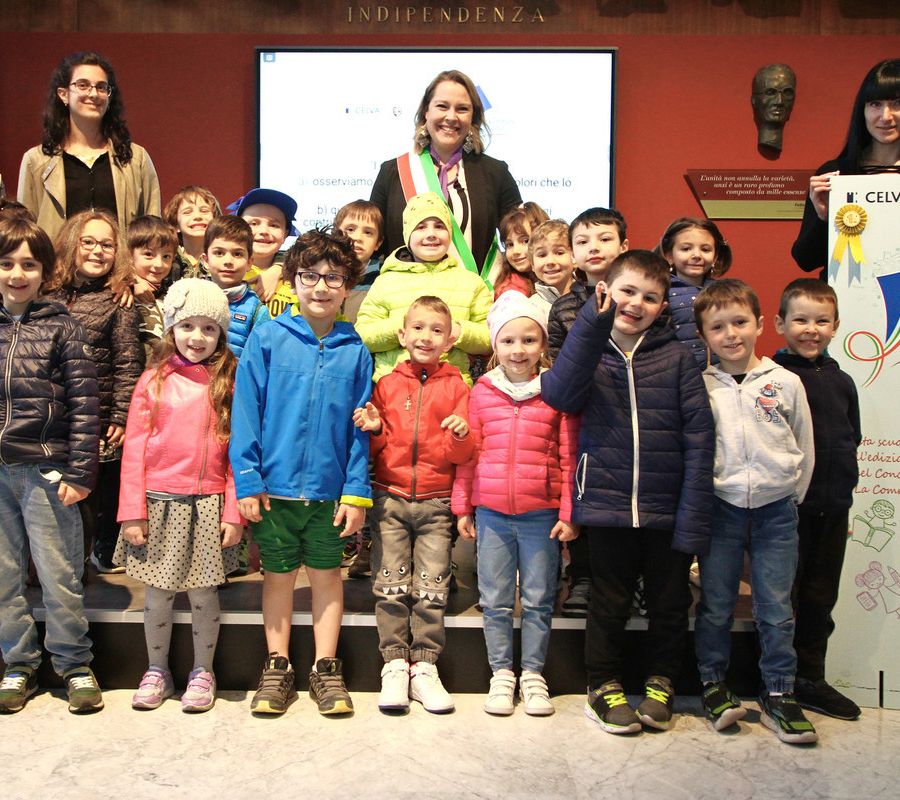 Alunni premiati in un'edizione de La Commune à l'Ecole (immagine di repertorio)