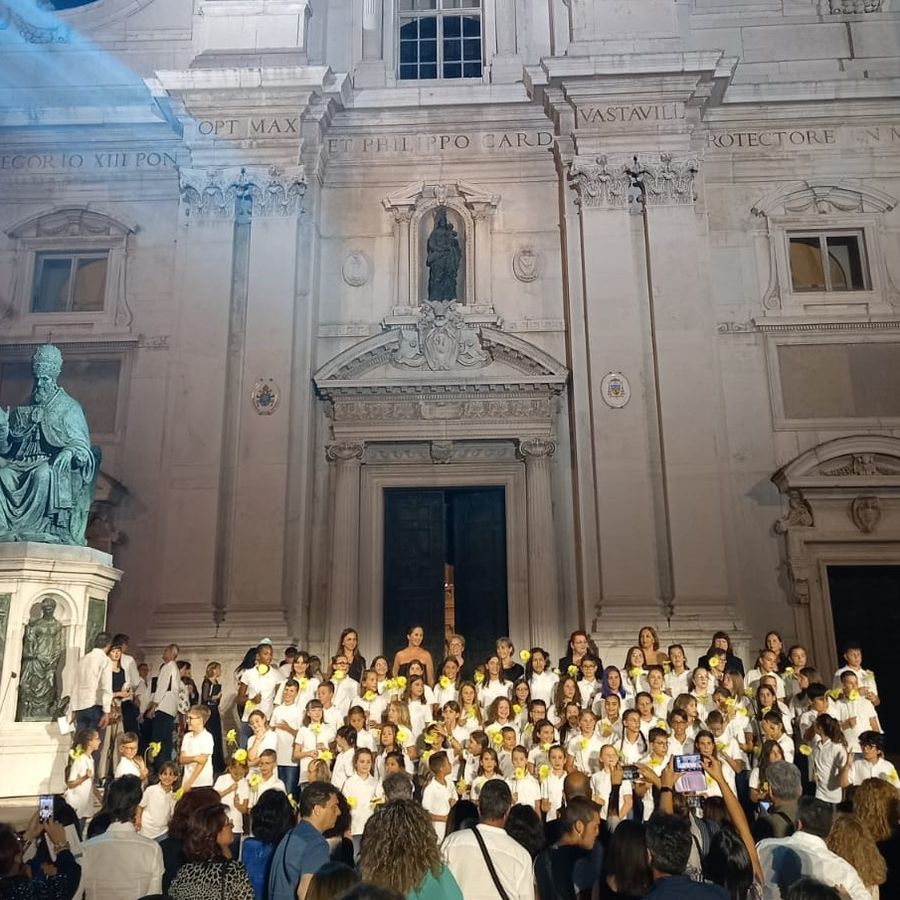 Uno dei momenti più toccanti della serata: l'Ave verum cantato dai bambini
