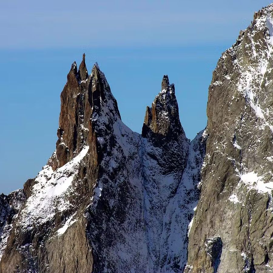Alpinista colpito da un sasso sull'Aiguille Noire