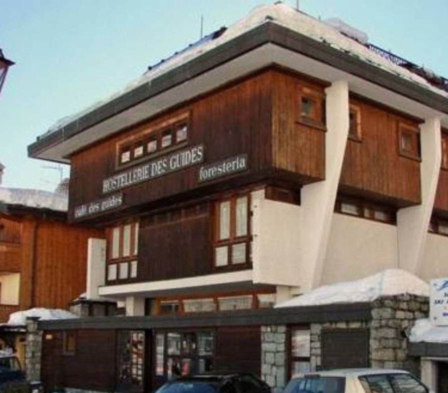 Valtournenche, dopo una curiosa controversia il Comune vende l'ex Cinema des Guides