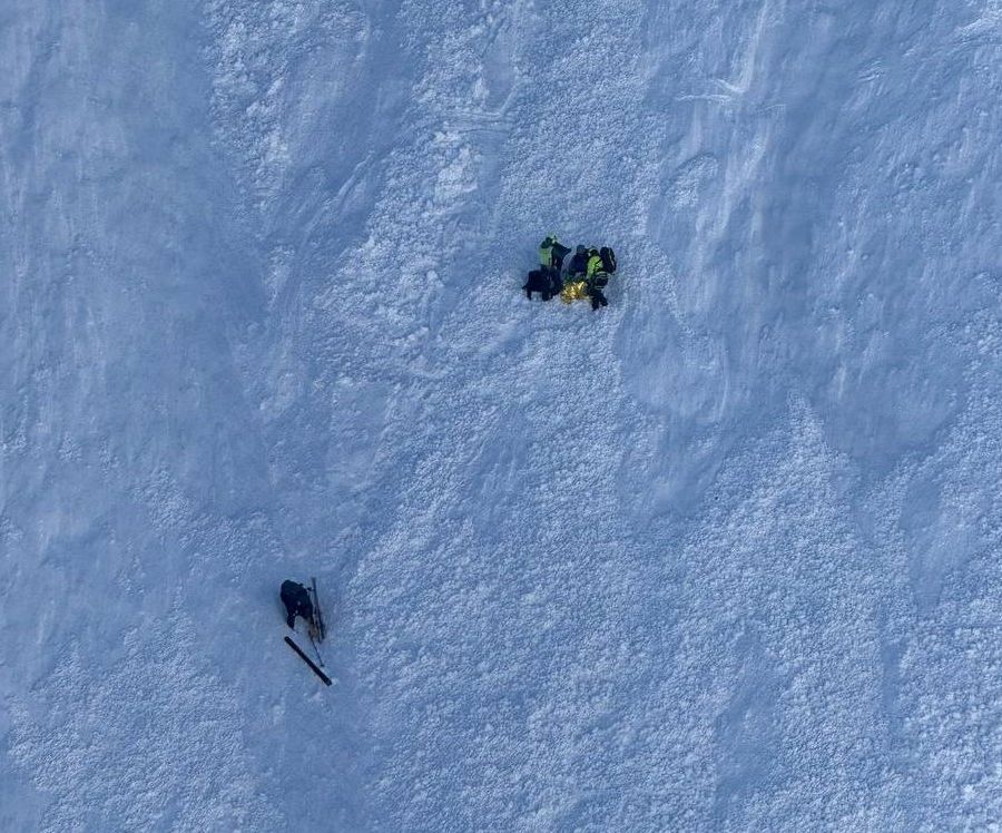 Soccorsi sul Bianco scialpinista in valanga e freerider caduto