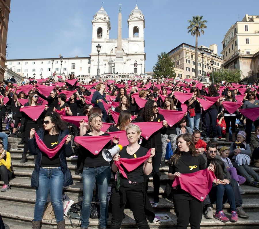 Endometriosi, i Fiori della Consapevolezza sbocciano anche ad Aosta