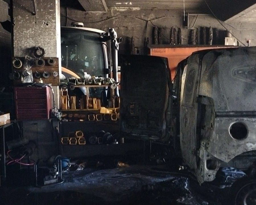 Incendio in un capannone a Doues, intervento dei Vigili del fuoco