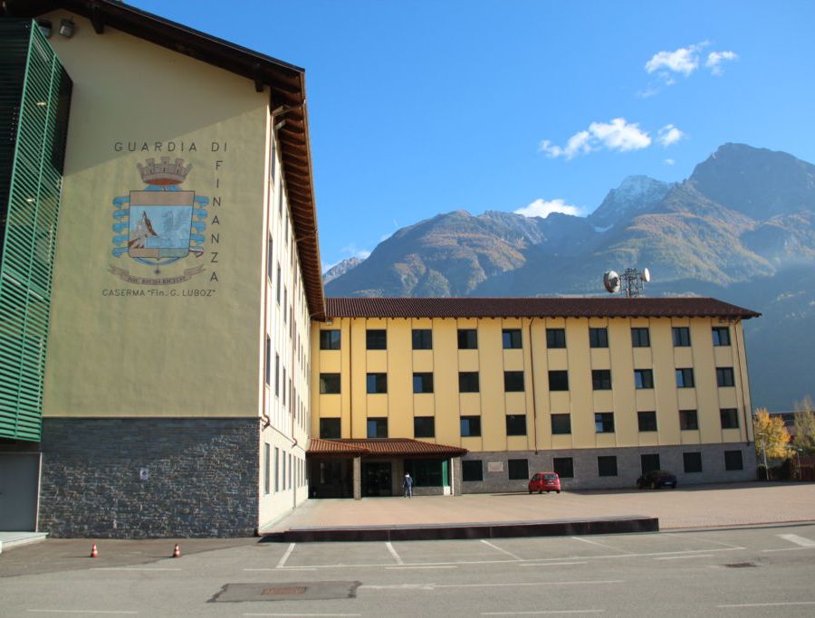 Finanziere trovato morto nella sua abitazione, Polizia scientifica sul posto