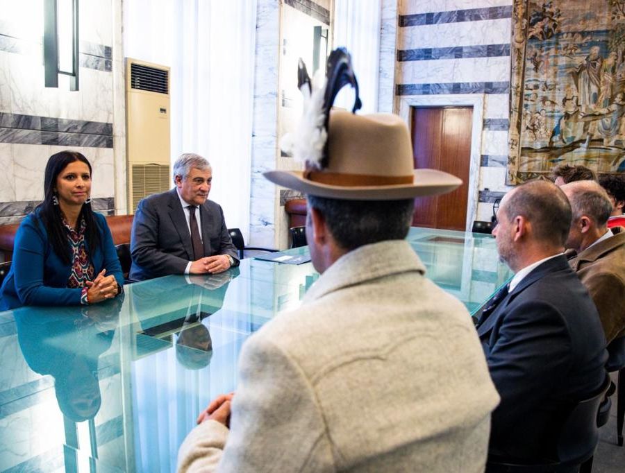 Emily Rini, Antonio Tajani e, di spalle, Ezio Marlier