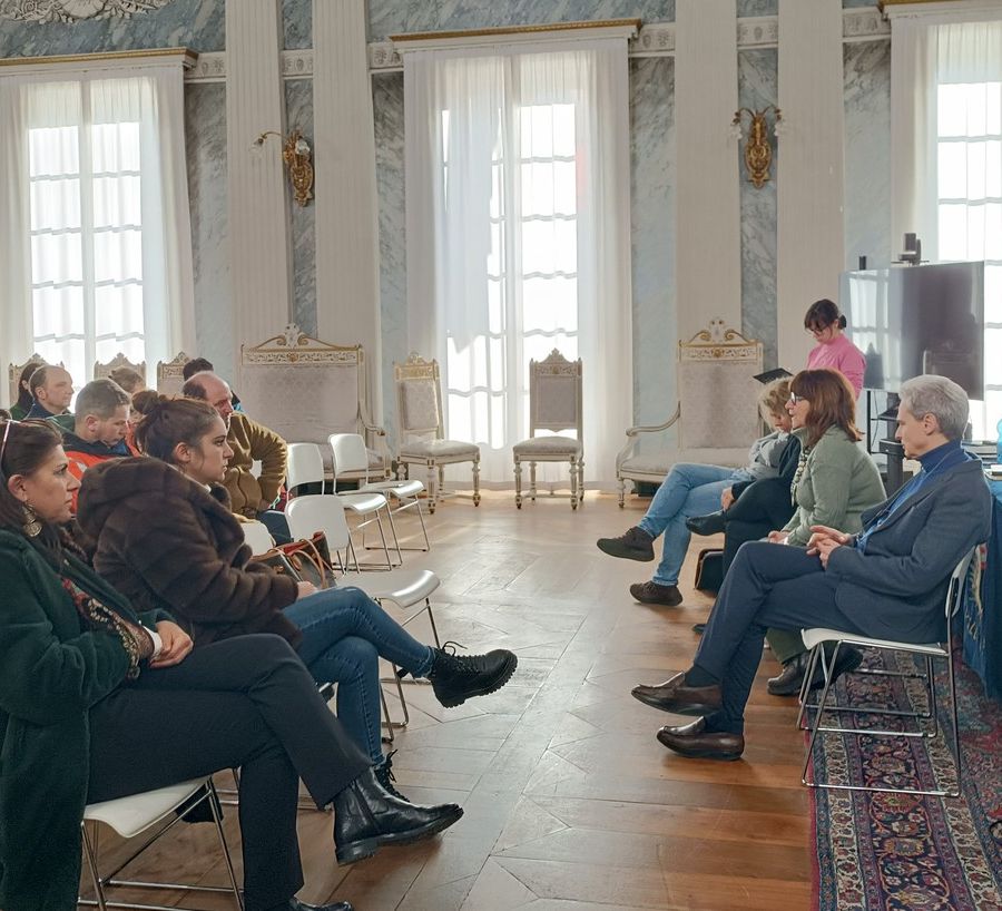 Un momento dell'incontro nel Salone Ducale