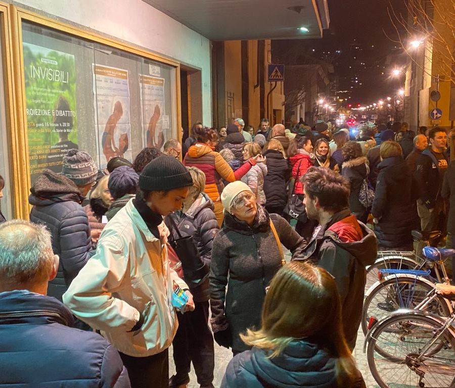 Quasi 500 persone al De la Ville di Aosta per la proiezione di 'Invisibili'  VIDEOINTERVISTA