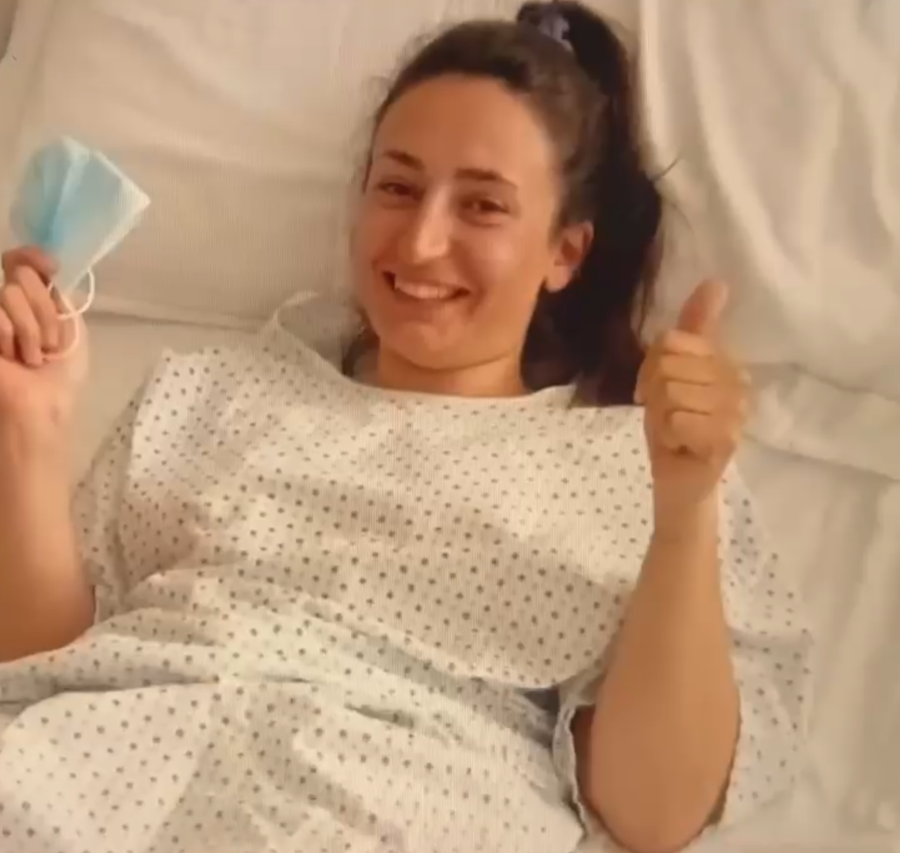 Janira Mellé felice subito dopo l'intervento alla caviglia