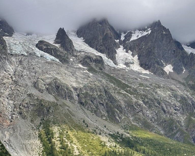 Rinviato ancora il recupero degli alpinisti bloccati sulle Jorasses