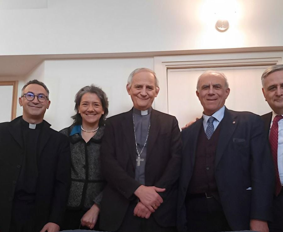Da sn don Isidoro Mercuri Giovinazzo, la dottoressa Marina Casini, Sua Eminenza Matteo Maria Zuppi, il professor Aldo Bova e il dottor Antonio Falcone