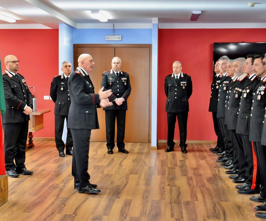 Il generale dell'Arma Gino Micale ha incontrato i carabinieri della Valle