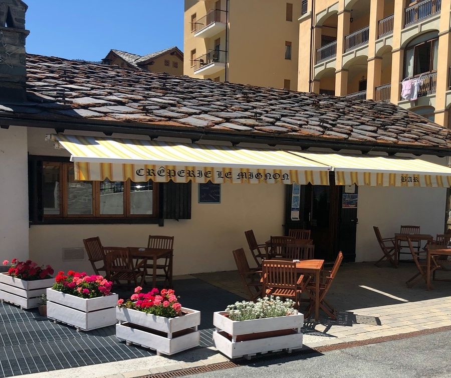 Imbarazzo e paura alla Creperie Bar Le Mignon di Brusson