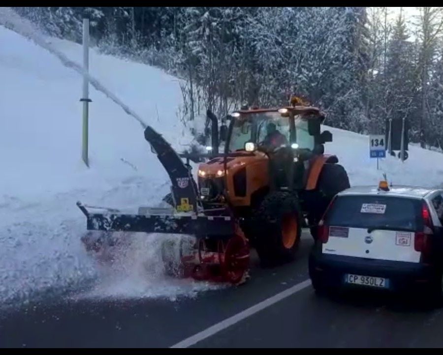 Sgombero neve dell'Anas al lavoro sulle strade valdostane