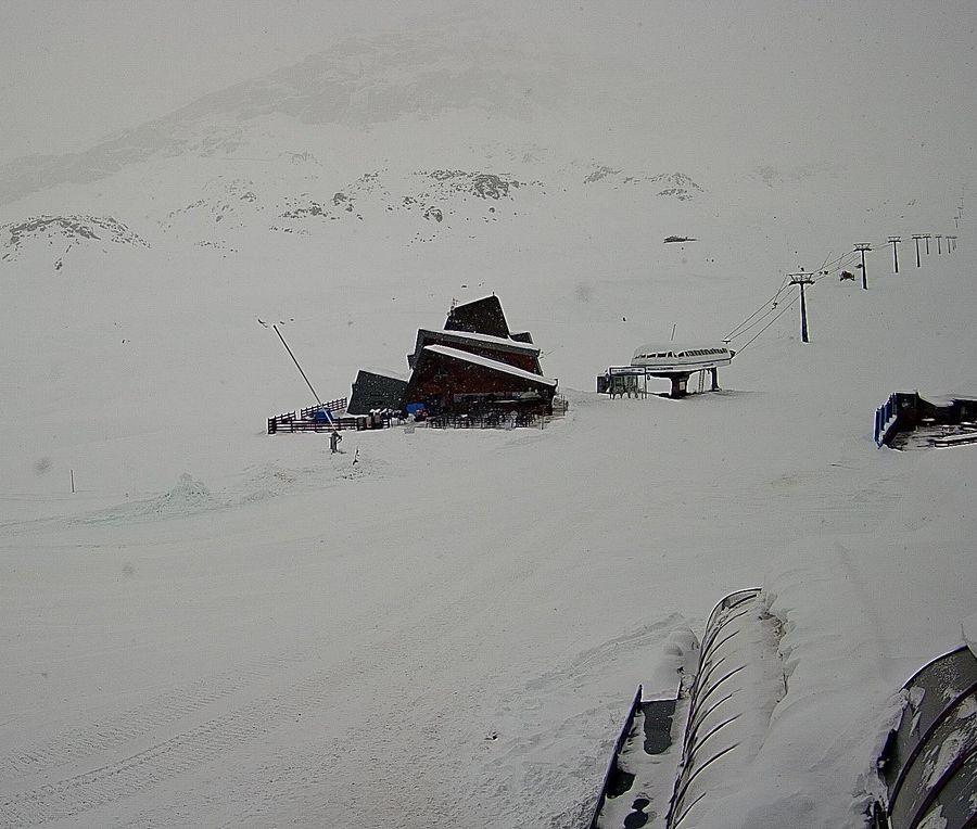 La neve a Cervinia poco prima delle 11 di questa mattina