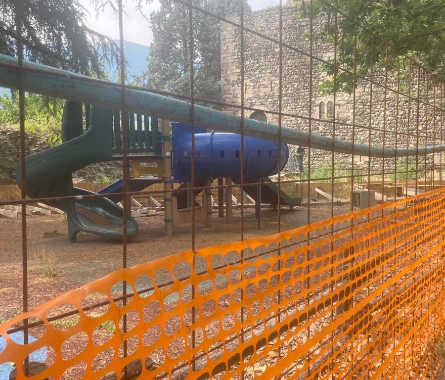 Aosta, il cantiere della pista ciclabile si è 'mangiato' i giochi dei bimbi